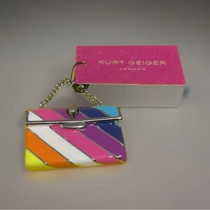 KURT GEIGER LONDON SIGNATURE KENSINGTON HANDBAG BROOCH IN SILVER/ MULTI